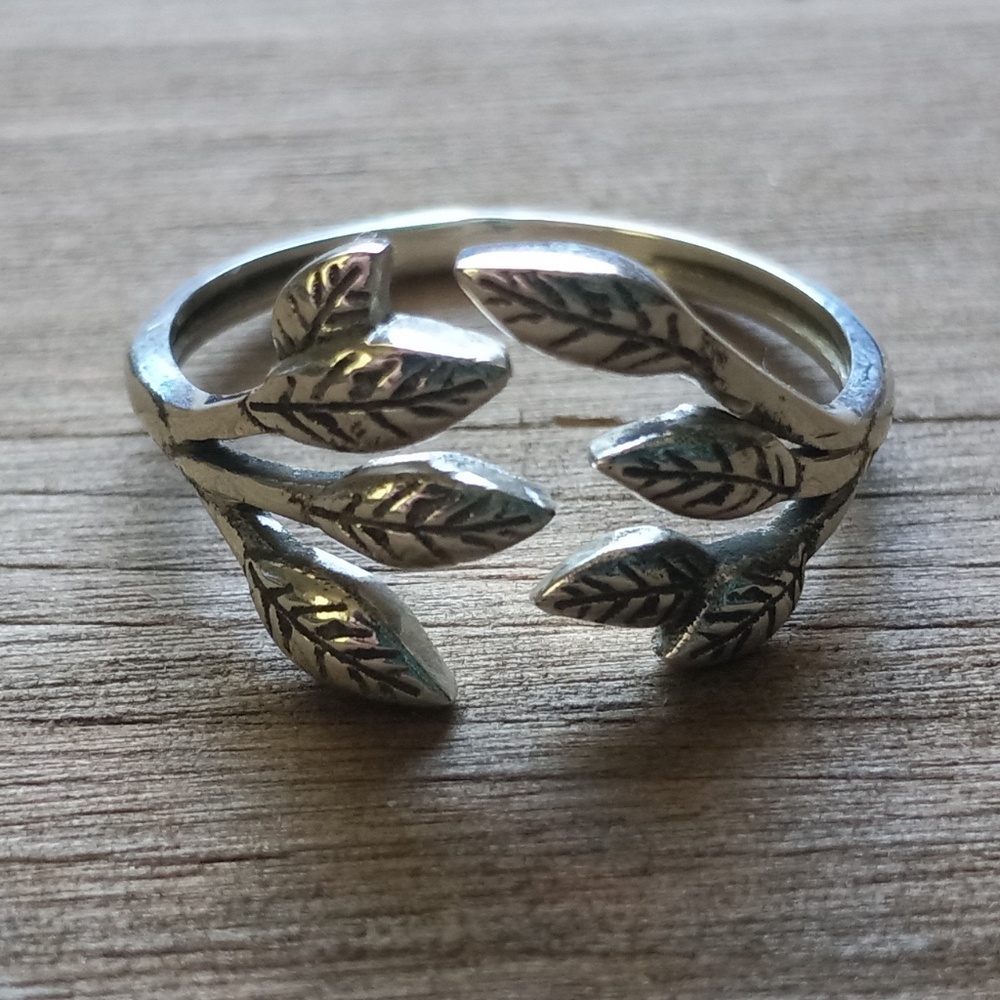 Sterling Silver Leaves Ring size 9